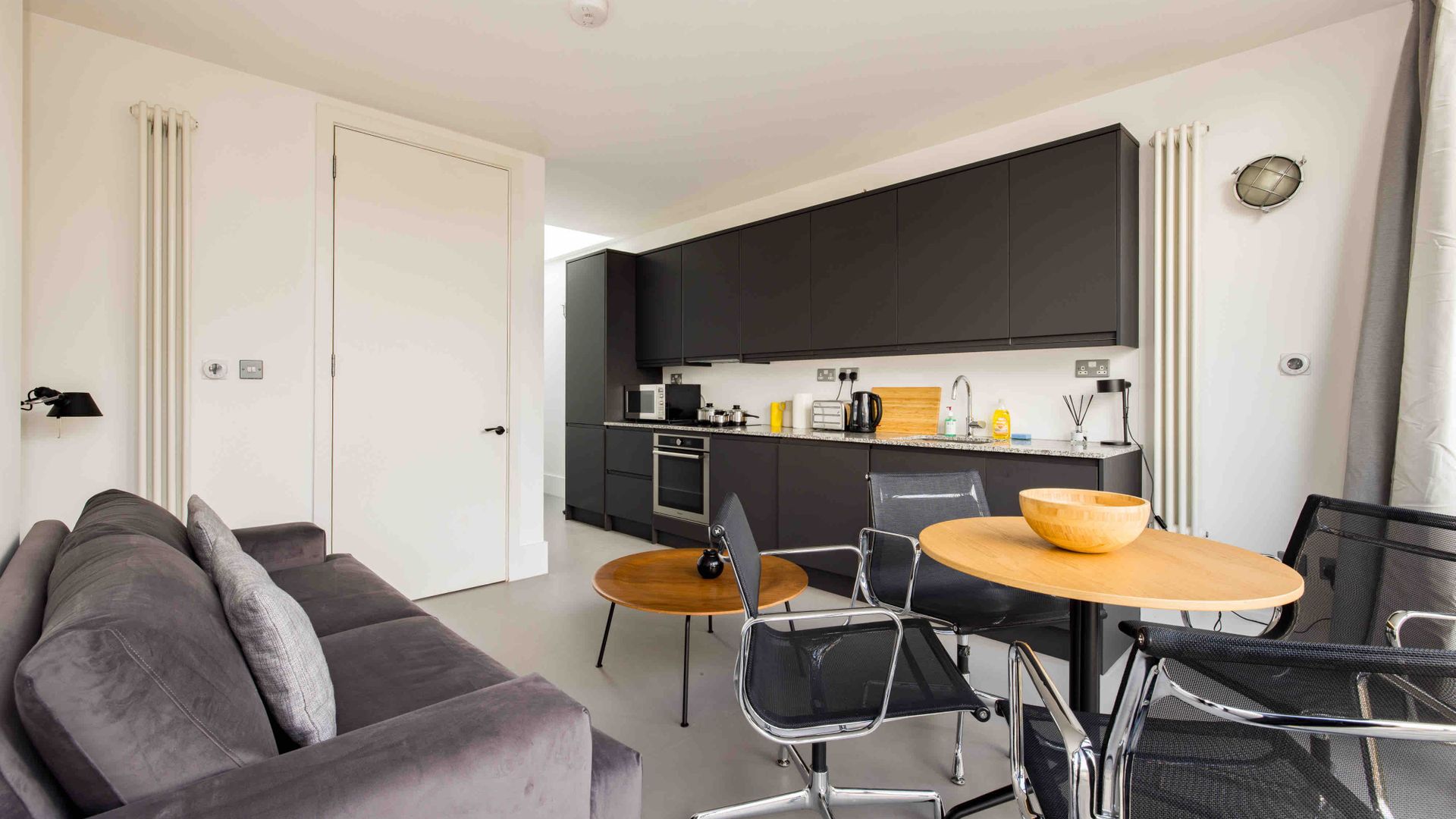 Sleek East photo 7