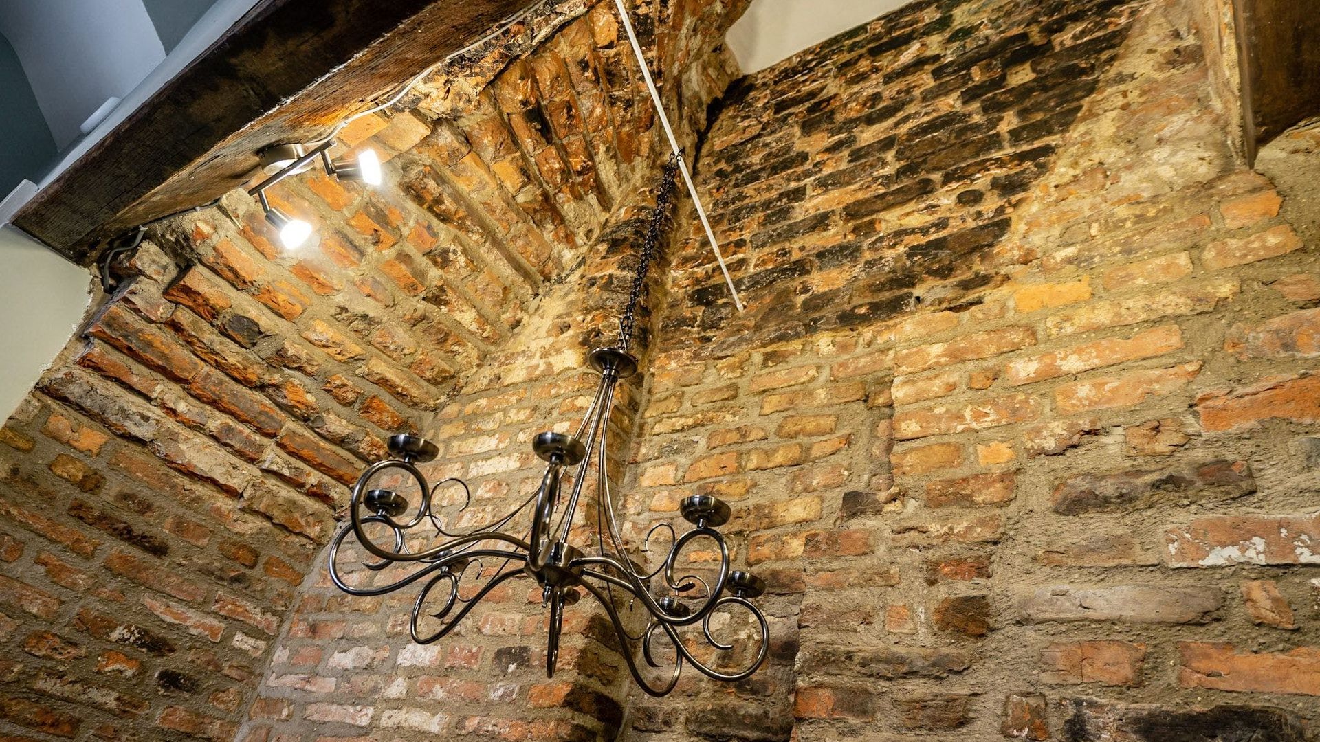 The Jeweller's photo 8