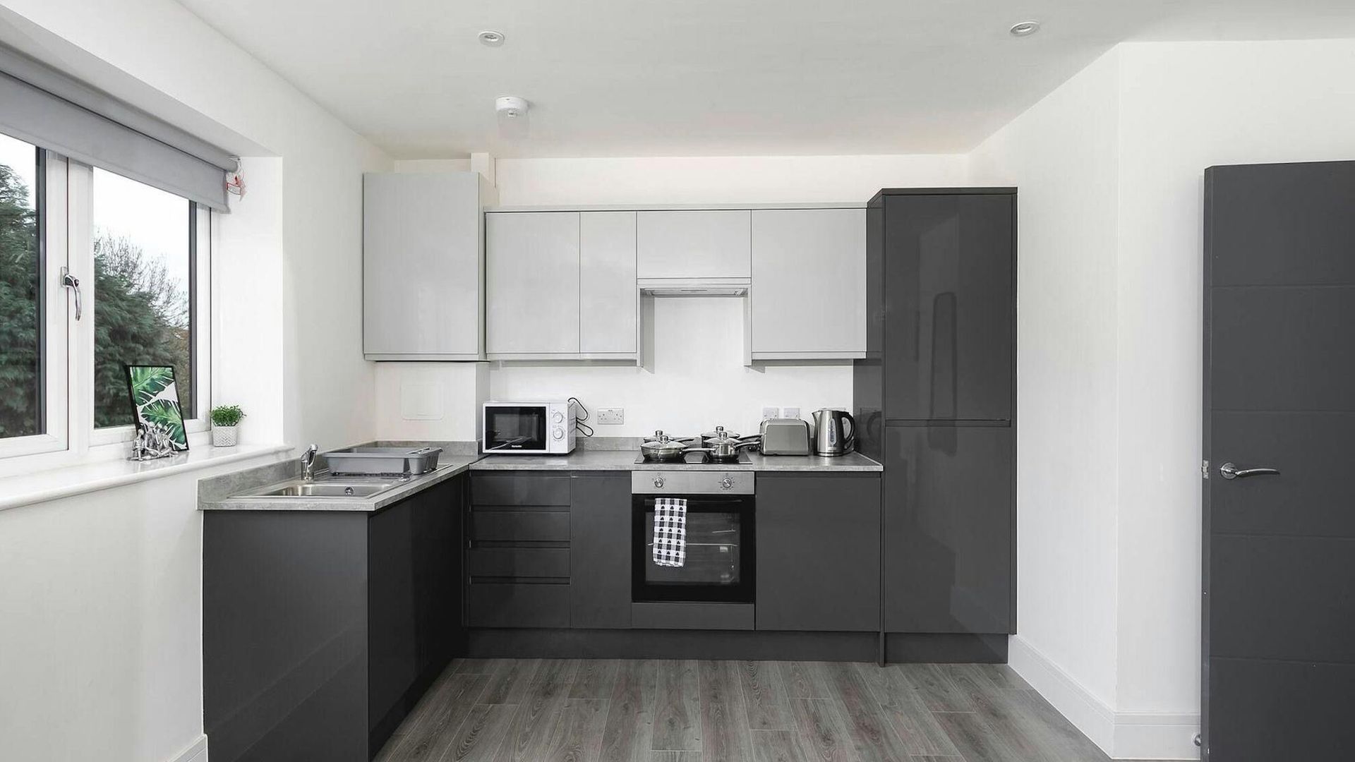 Enfield Modern photo 2