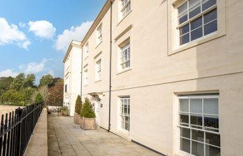 Bath Stone & Blooms