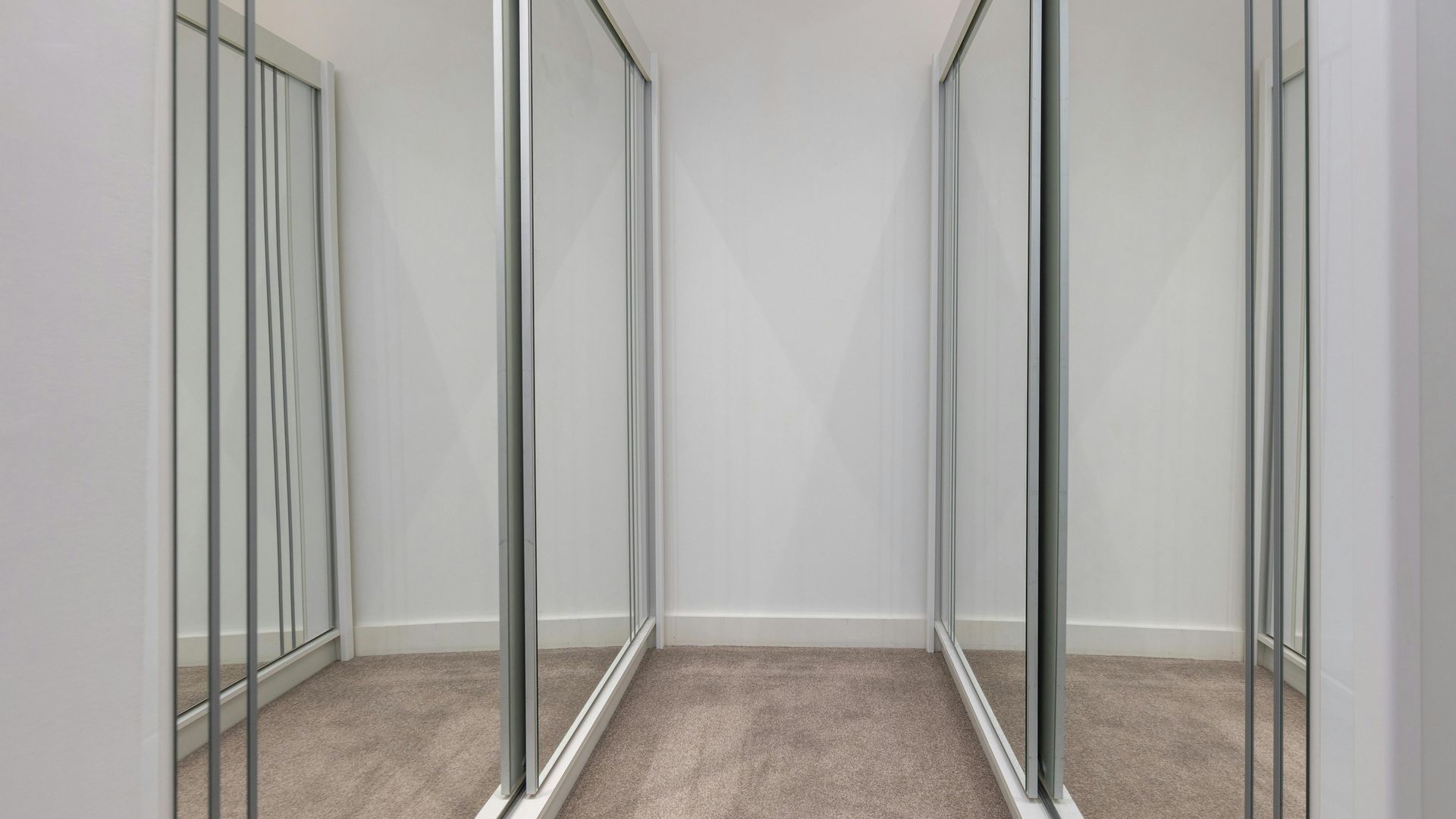 Skyline Suite photo 10