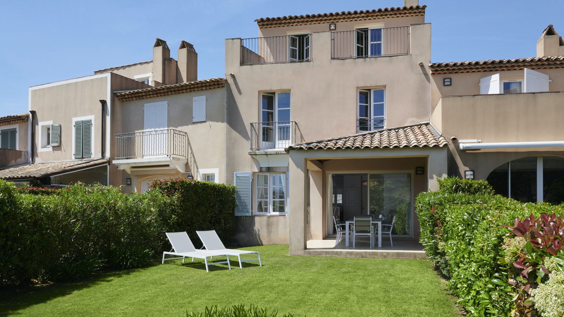White Tropez photo 2