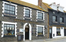 The Sea Gathers reviews