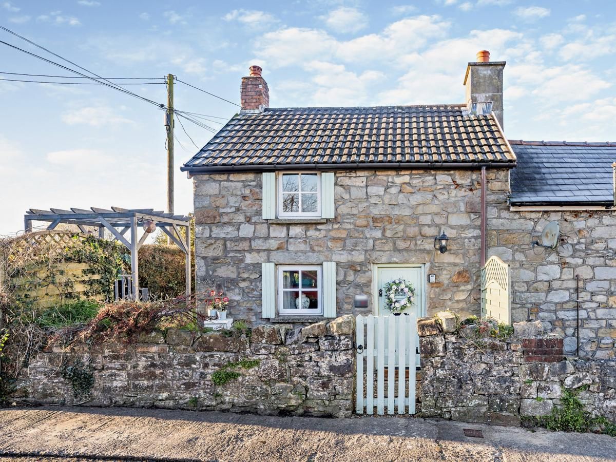 Cottage in South Wales photo 1