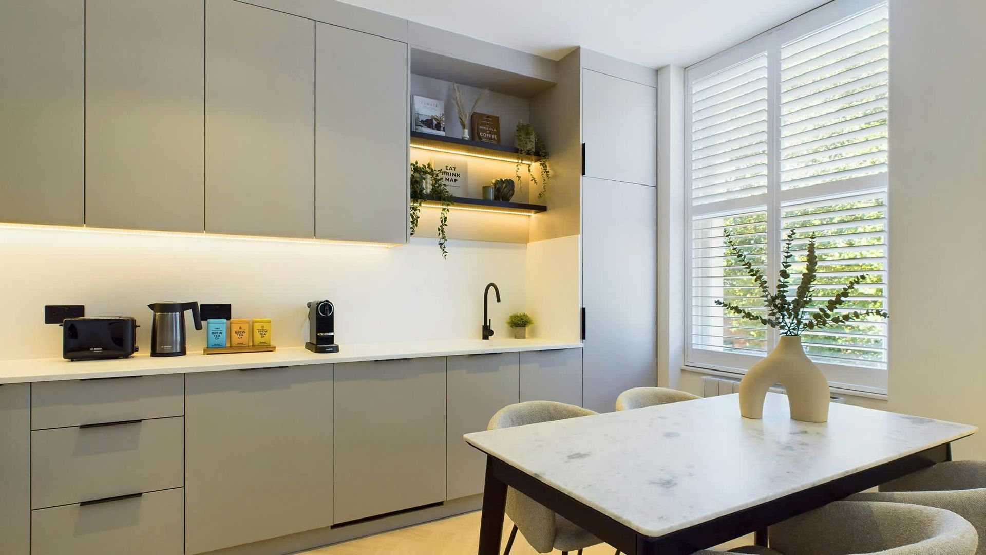 Modern Laurel photo 5