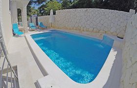 Villa Mustra reviews