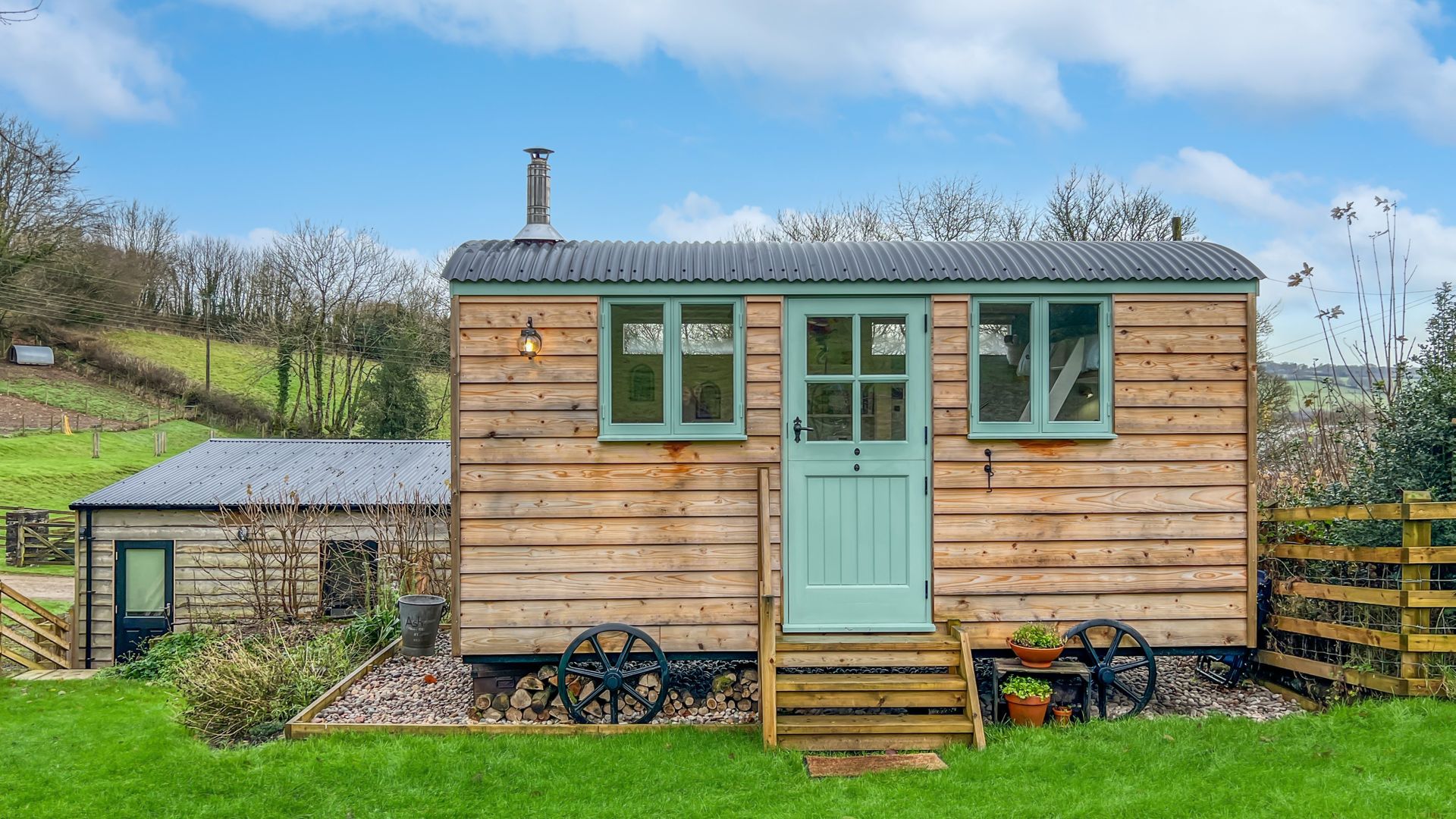 Foxgloves Hut, Brompton Regis photo 1