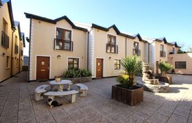 No 2 Clifden Court reviews