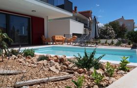 Viva-by the sea-garden & terraces
