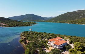 Waterfront Oasis reviews