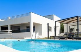 Ria with heated pool