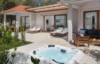 Luxury Bay Villa with private hot tub Villa 5