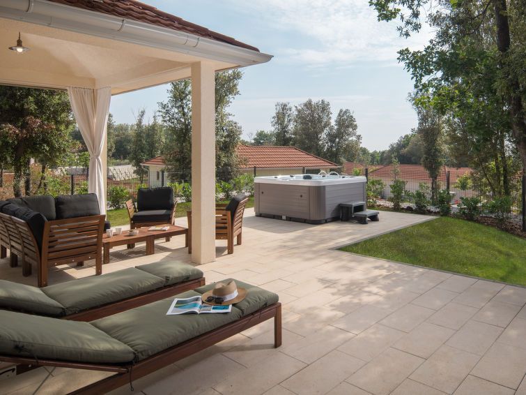 Luxury Bay Villa with private hot tub Villa 5 photo 7