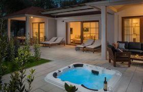 Luxury Bay Villa with private hot tub Villa 4