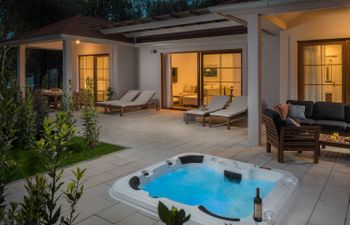 Luxury Bay Villa with private hot tub Villa 4