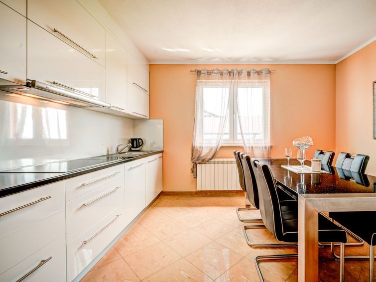 Tommy Apartment 2 photo 6
