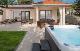 Luxury Bay Villa with private hot tub Villa 2