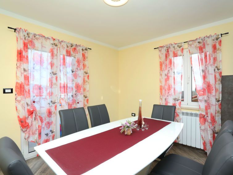 Victory Apartment 3 photo 6
