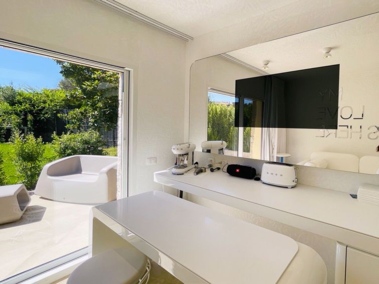 House Boat Small Holiday Home 2 photo 7