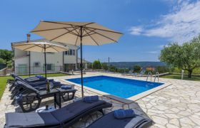 Villa Dina