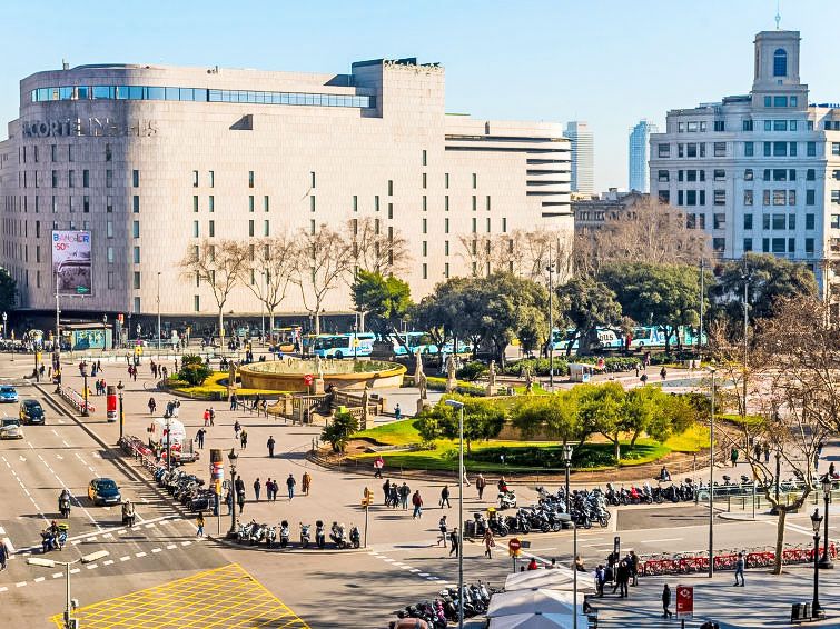 Plaza Catalunya/Rda.Universidad photo 19