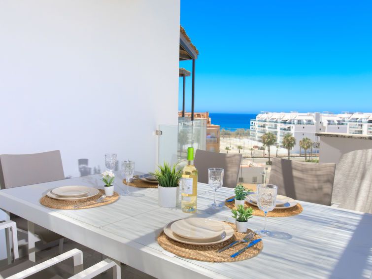 Serenebay Apartment SeaView/Roof Terrace photo 4