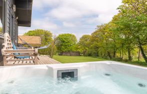 Oak Hot Tub Lodge