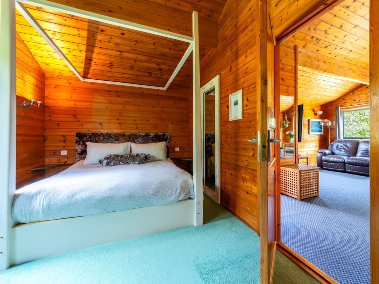 Chestnut Hot Tub Lodge photo 18