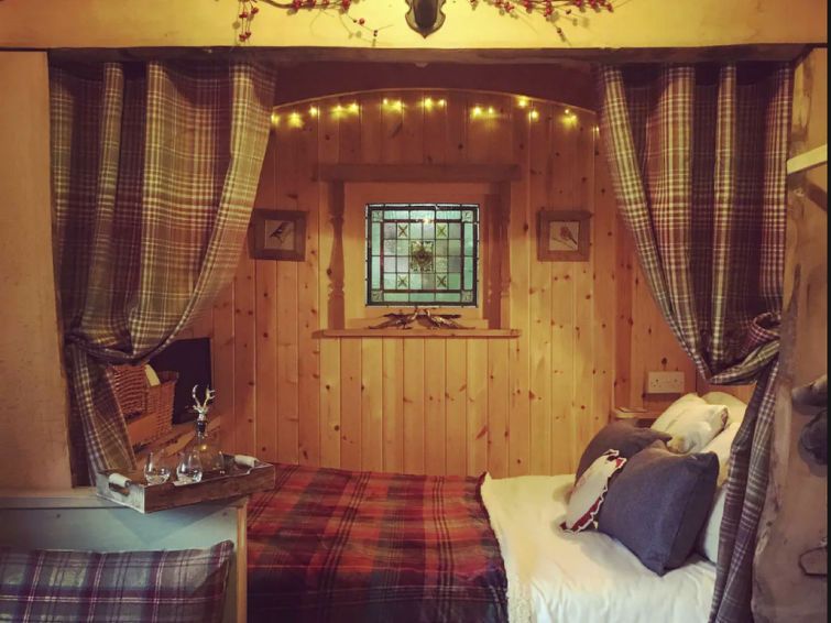 Shepherds Hut photo 12