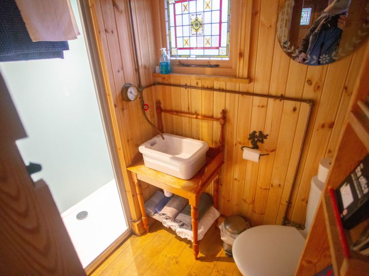 Shepherds Hut photo 26