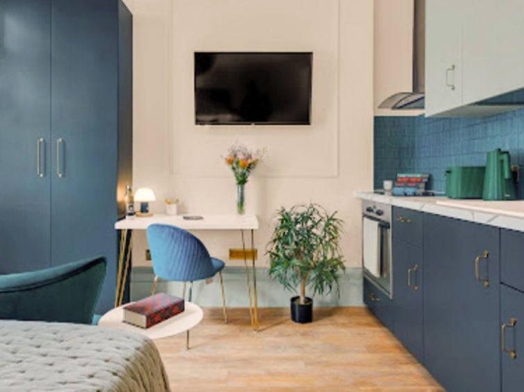 Kensington Lower Studio Apartment 3 photo 10
