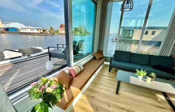 Harboursuite Woudsend incl. motorboot