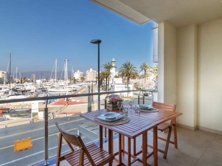 Del Port Apartment 5 photo 6