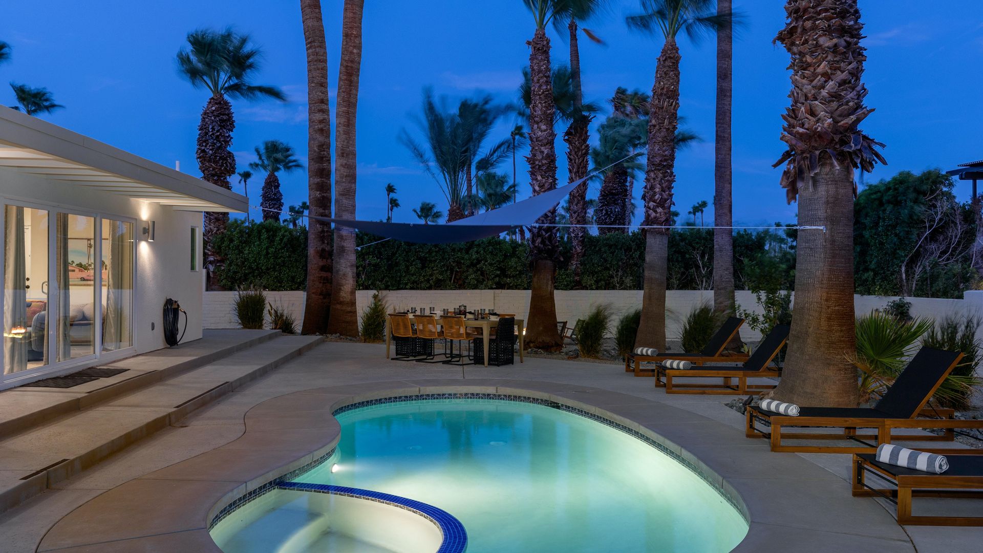 Palms Whisper photo 5