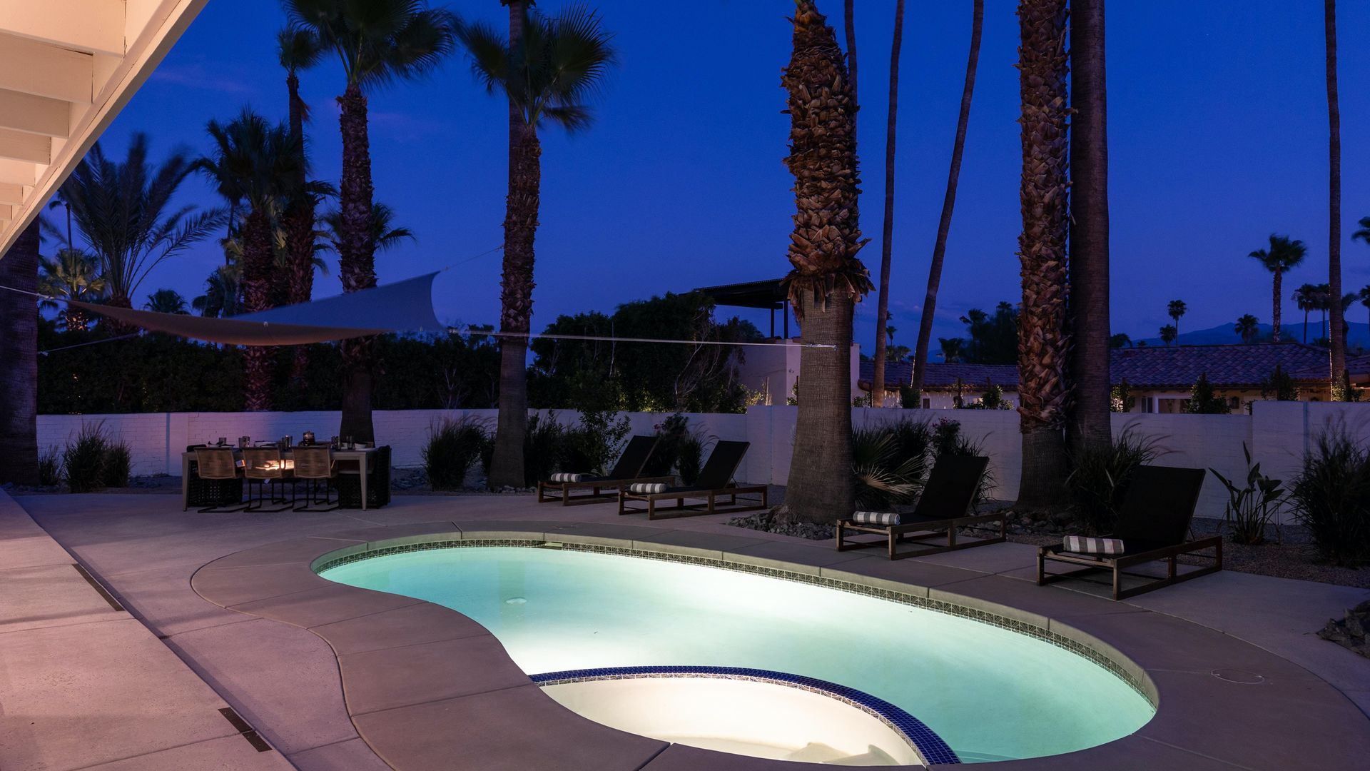 Palms Whisper photo 3