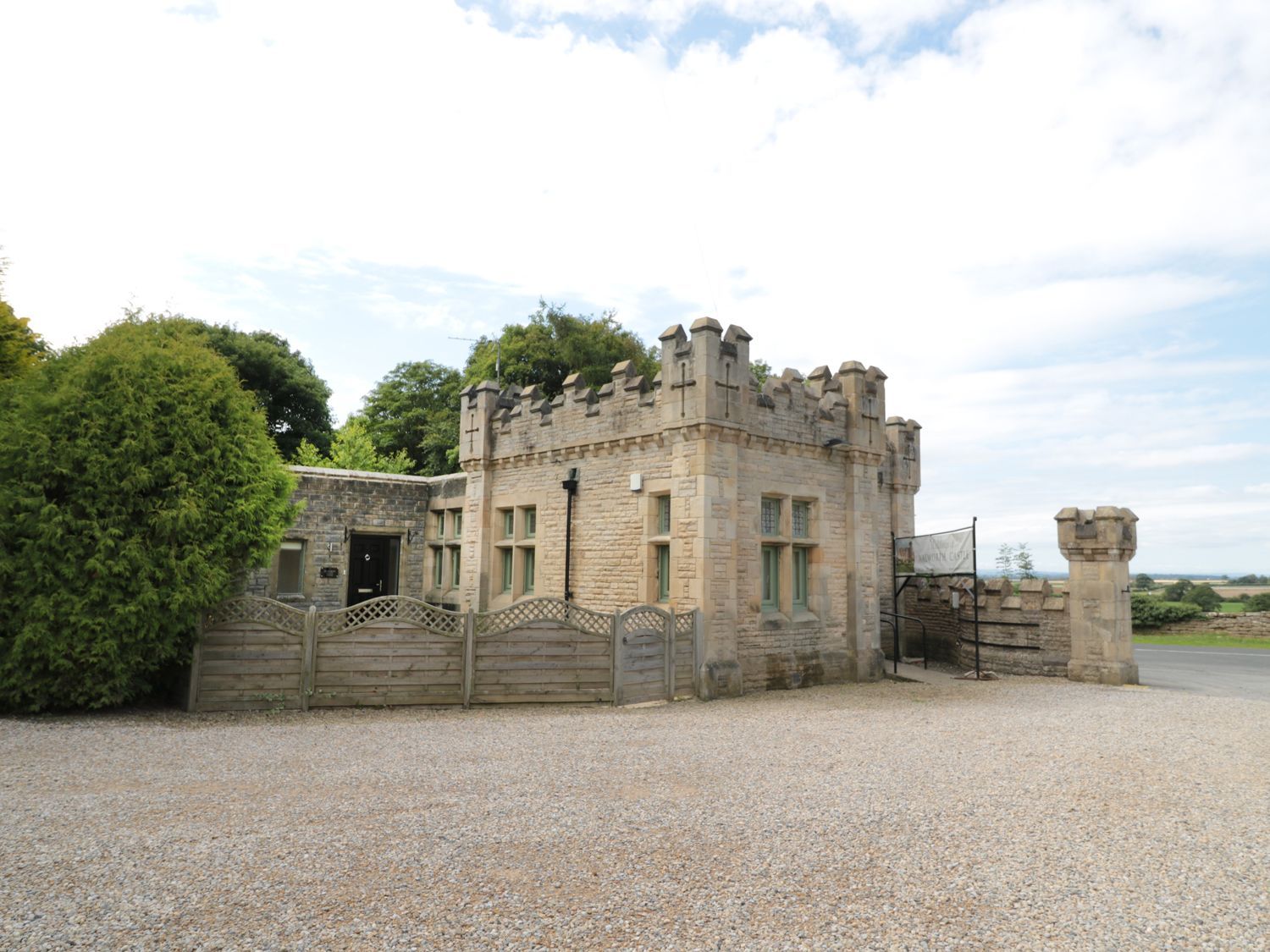 Walworth Castle Lodge photo 1