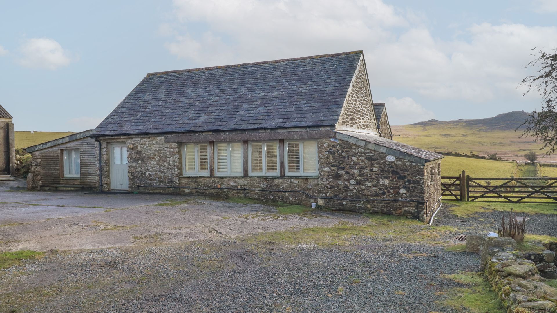 Roughtor Barn photo 1