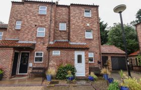 New Tower House- 10 Pear Tree Court reviews