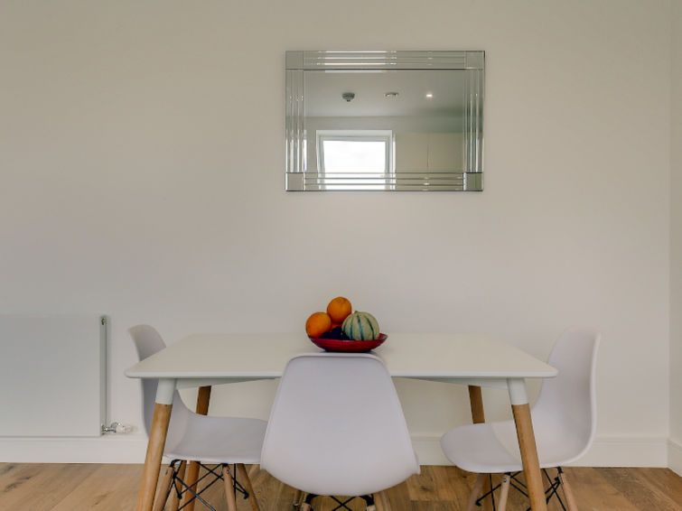 Heathrow Central Apartment 4 photo 17