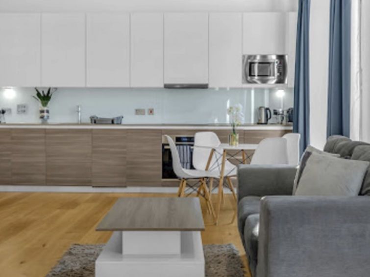 Heathrow Central Apartment 4 photo 15