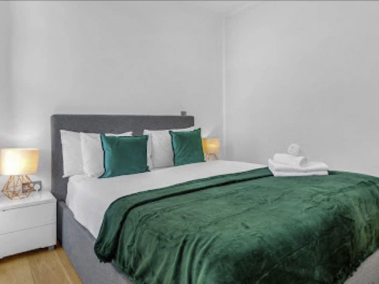Heathrow Central Apartment 4 photo 21