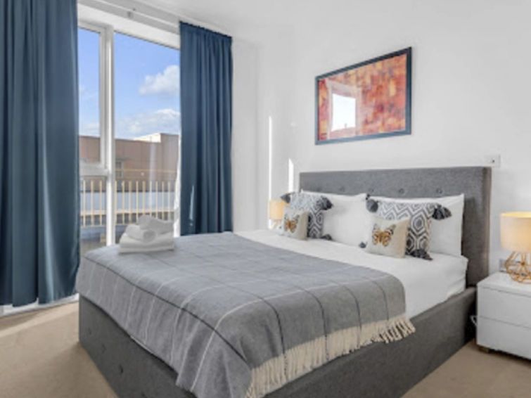 Heathrow Central Apartment 4 photo 20