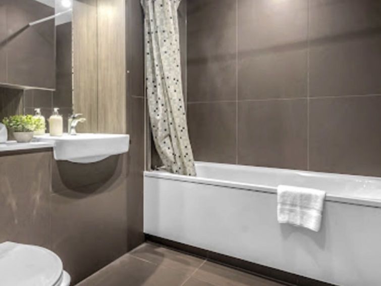 Heathrow Central Apartment 4 photo 24