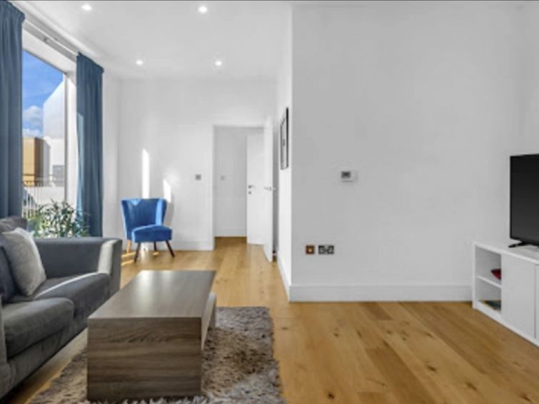 Heathrow Central Apartment 4 photo 9