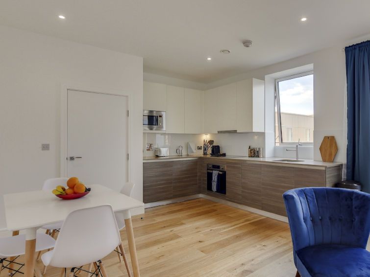 Heathrow Central Apartment 4 photo 10