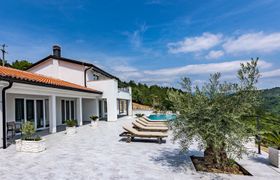 Villa Bella reviews