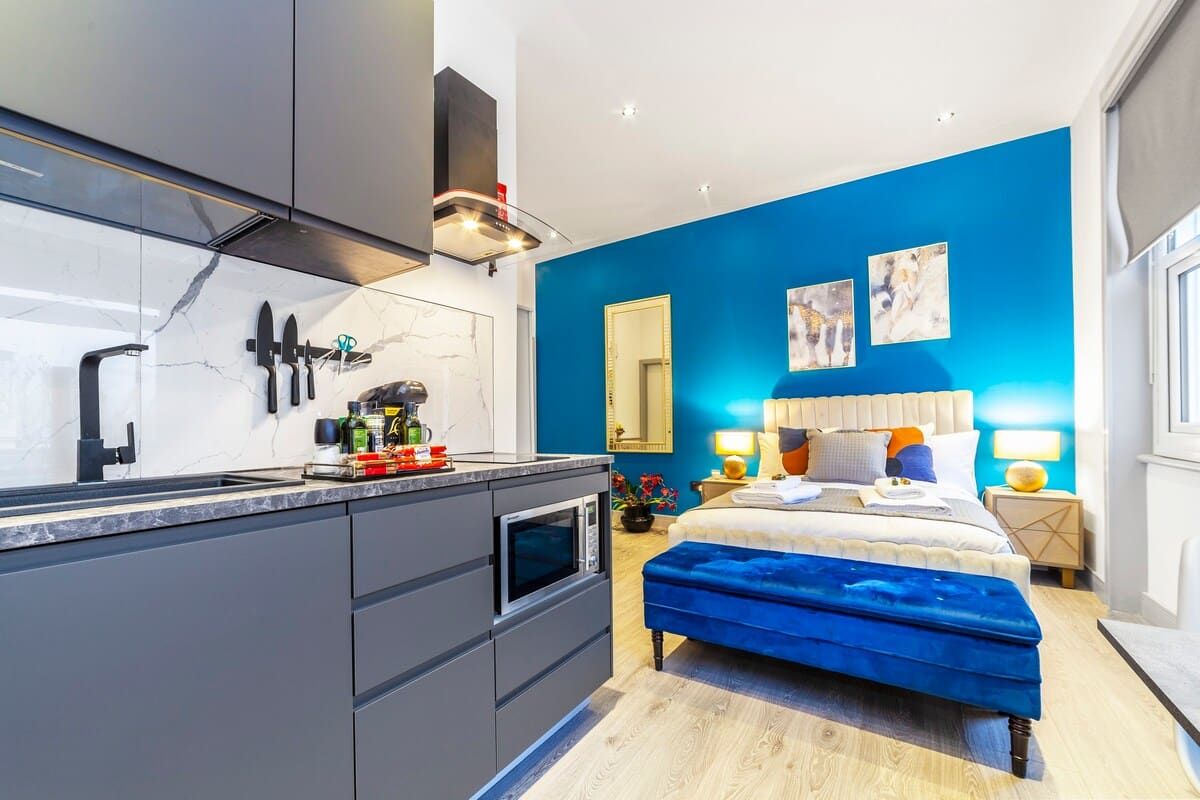 Earl's Court Breeze photo 1