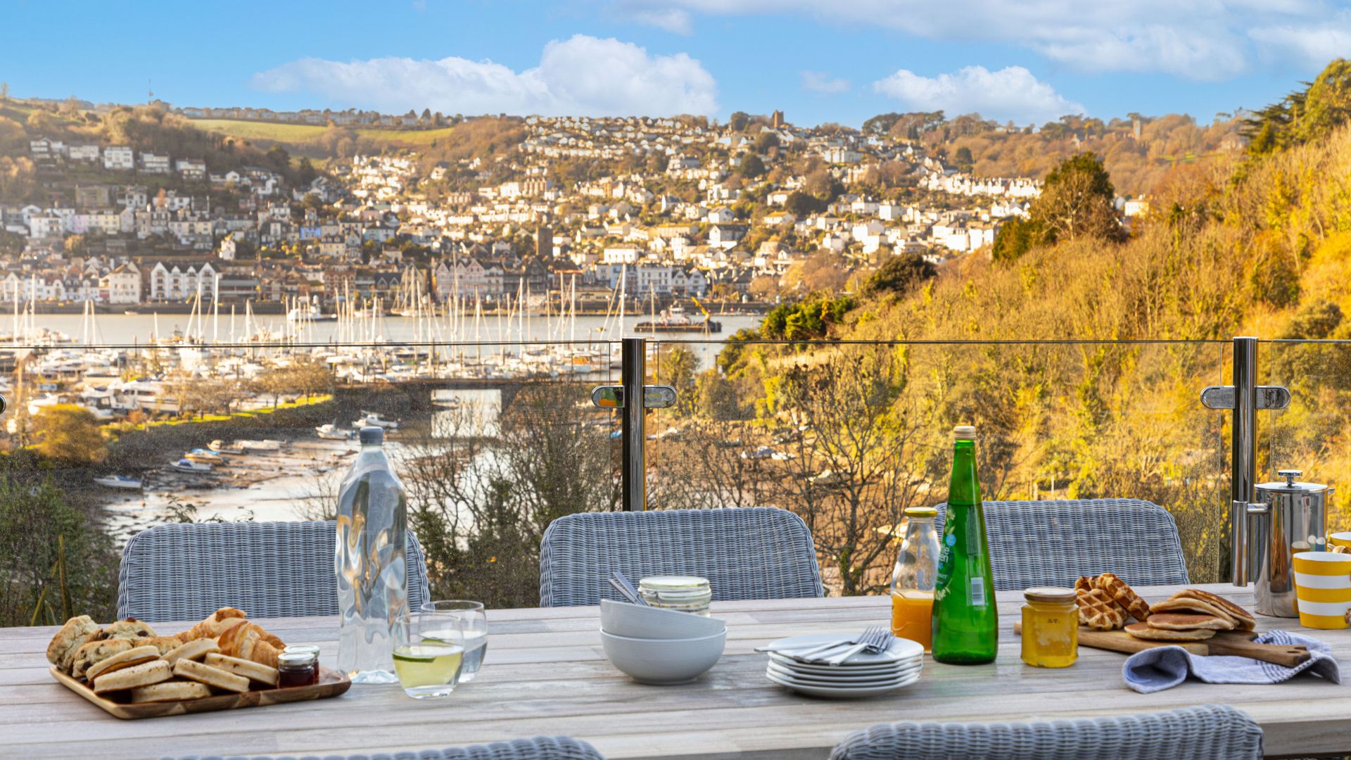 Homefield - Chic charm with unrivalled river views photo 1