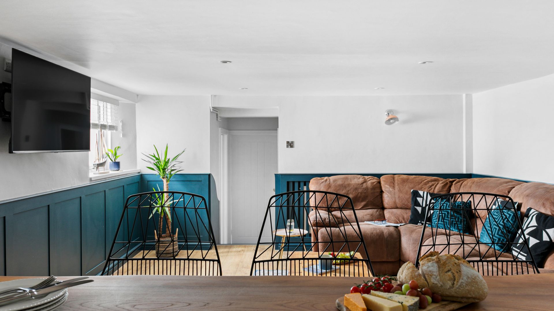 Coombe Bank - Seaboard spirit, contemporary chic photo 2