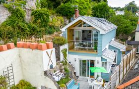 The Boathouse - Panoramic Sea View Retreat, near Town, Marina & 